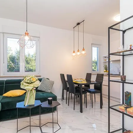 Three Waves New Pula