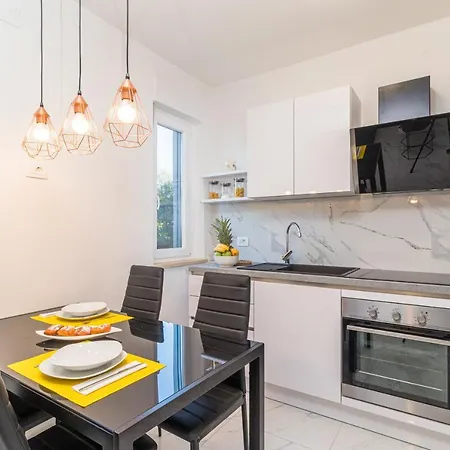 Three Waves New Apartament