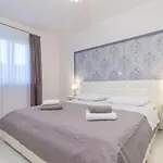 Three Waves New דירה