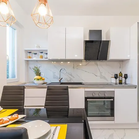 Three Waves New Apartment Pula