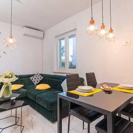 Three Waves New Apartment Pula